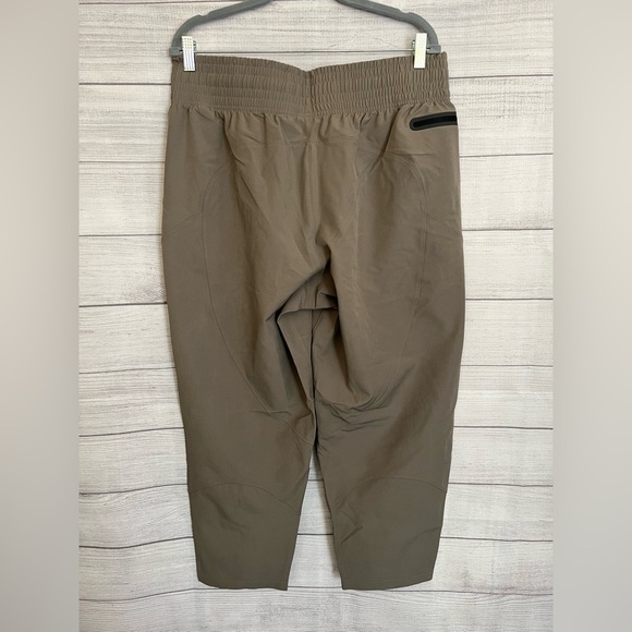 Under Armour | NWT Women's Unstoppable Ankle Pant - Picture 3 of 8